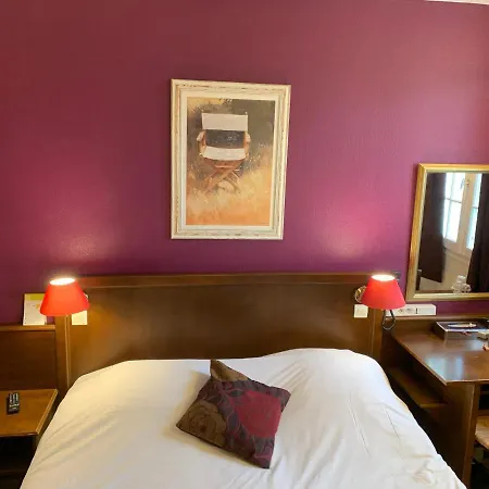 Logis Les Nympheas Hotel