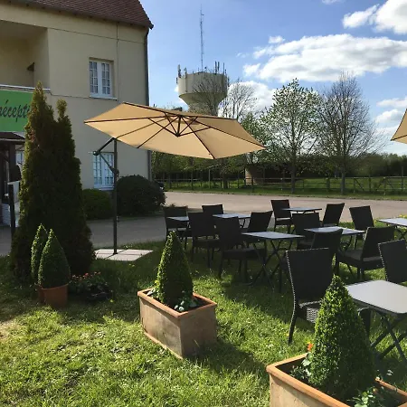 Отель Logis Les Nympheas