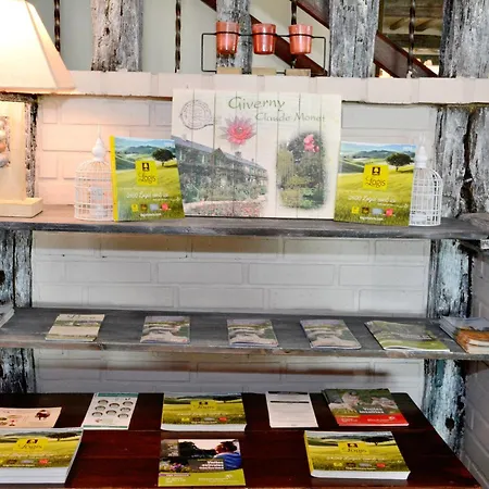 Hotel Logis Les Nymphéas 2*