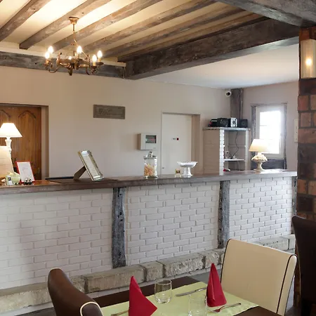 Logis Les Nympheas Hotel 2*