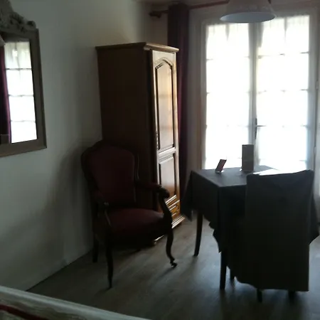 Logis Les Nymphéas Hotel Chaufour-lès-Bonnières