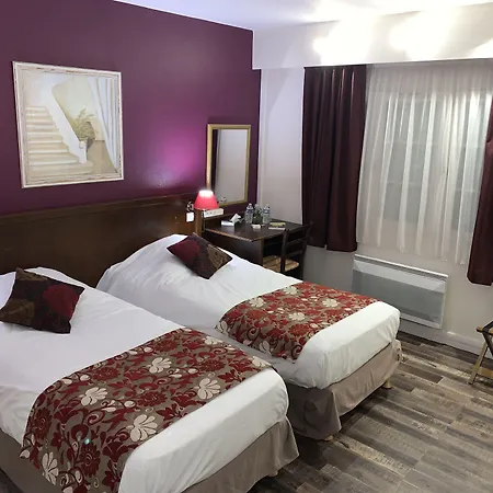 Logis Les Nympheas Hotel