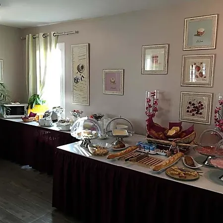Hotel Logis Les Nymphéas 2*