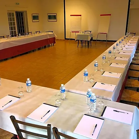 Logis Les Nympheas Hotel