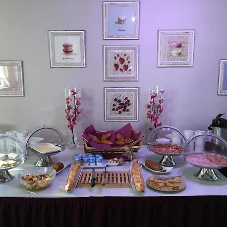 Hotel Logis Les Nymphéas 2*